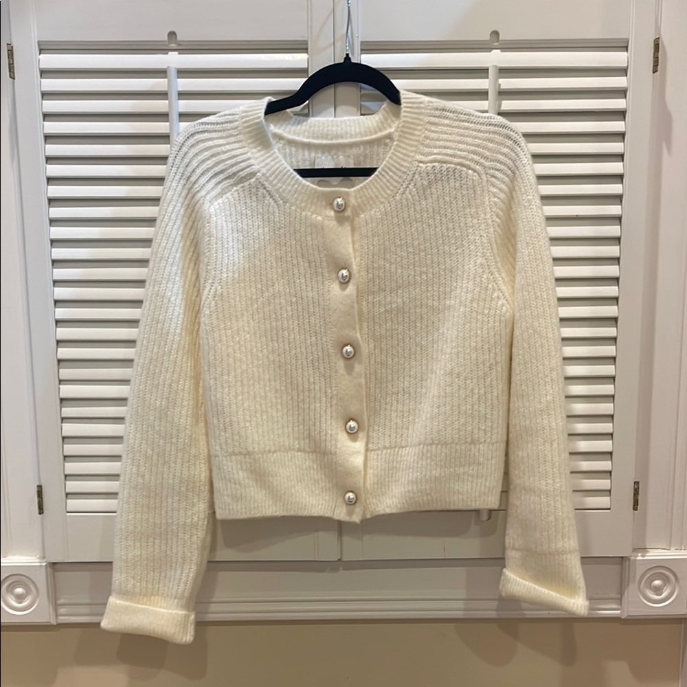 Cream Cardigan Sweater with Long Sleeves and Cropped Fit